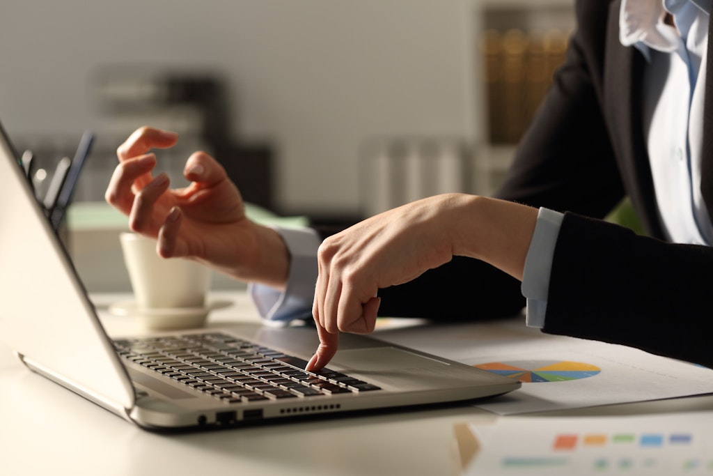 Privates Surfen im Internet während der Arbeitszeit ist nicht gestattet. Es drohen Konsequenzen.