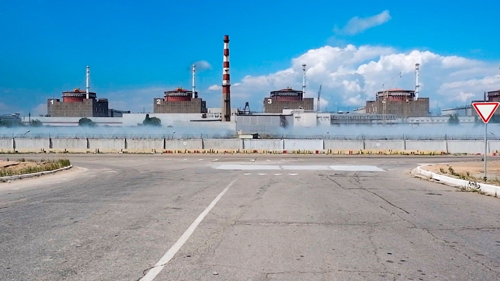 Das Kernkraftwerk Saporischschja steht im Südosten der Ukraine. Russische Truppen kontrollieren das Gebiet. Es kommt immer wieder zu Beschuss. Seit Wochen machen sich Kiew und Moskau gegenseitig für die Eskalation rund um die Nuklearanlage verantwortlich.