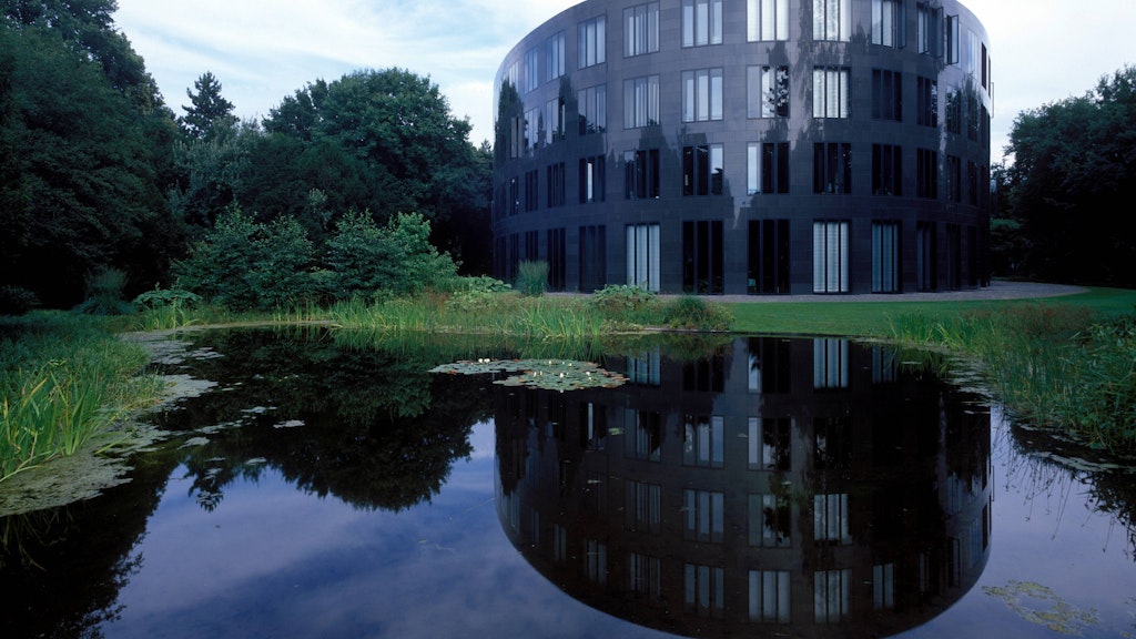 Mit Fantasie kann man einen Grünstich der Fassade des Bundespräsidialamt wahrnehmen ...