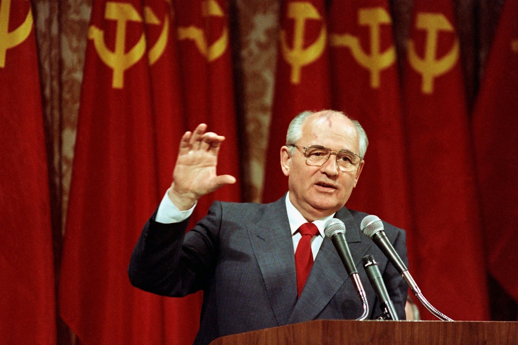 Der ehemalige sowjetische Präsident Michail Gorbatschow ist gestorben. Hier ist er auf einem Archivfoto aus dem Jahr 1990 zu sehen. 