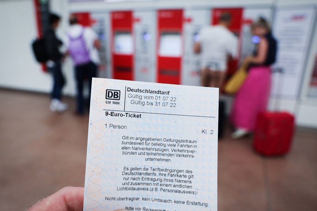 In wenigen Tagen endet das 9-Euro-Ticket. Eine schnelle Anschlusslösung ist nicht in Sicht.