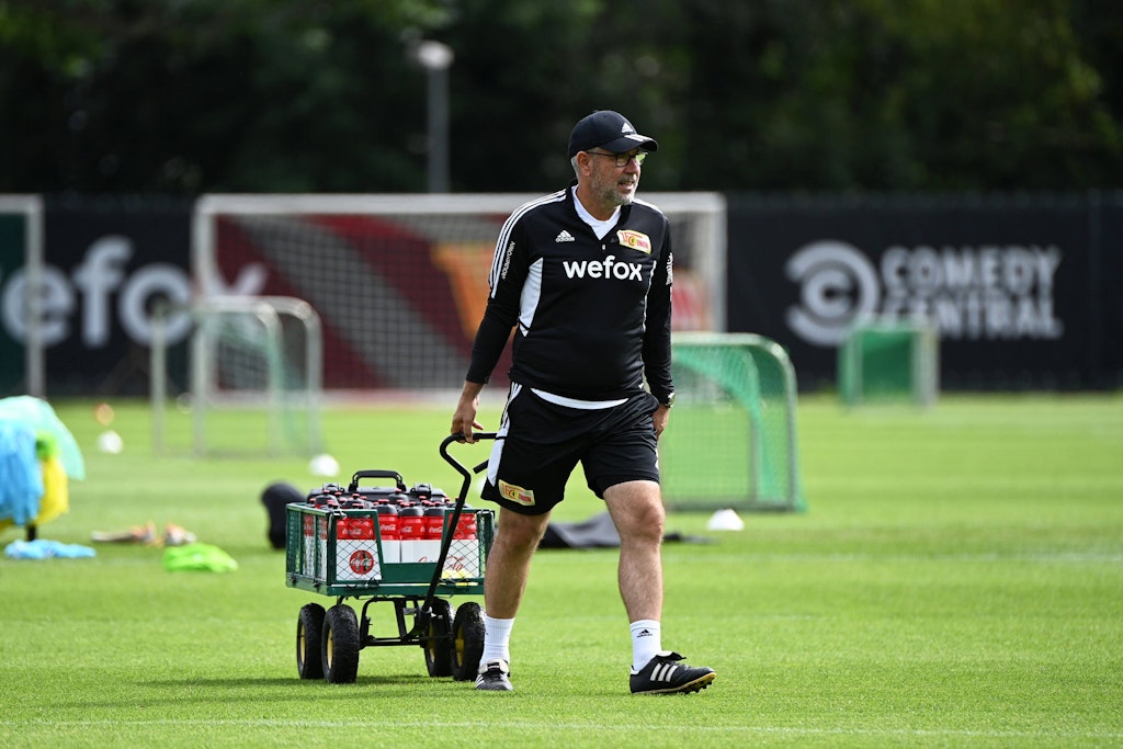 Habe den Wagen vollgeladen ... Urs Fischer, Trainer des 1. FC Union Berlin, hat Woche für Woche die Qual der Wahl.