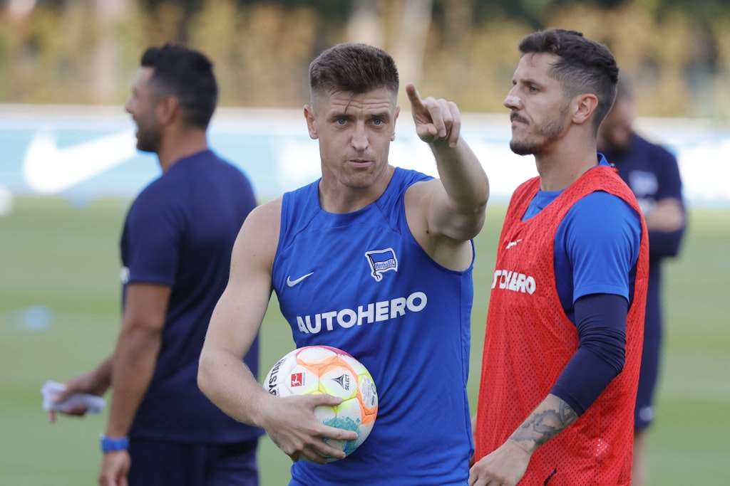Trainierte am Dienstag noch bei Hertha BSC, dennoch bleibt Stürmer Kris Piatek der blau-weiße Verkaufskandidat Nummer eins.