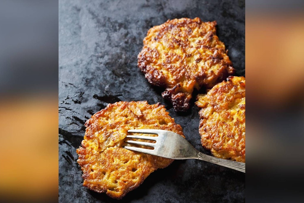 Süßkartoffelpuffer sind unfassbar knusprig.