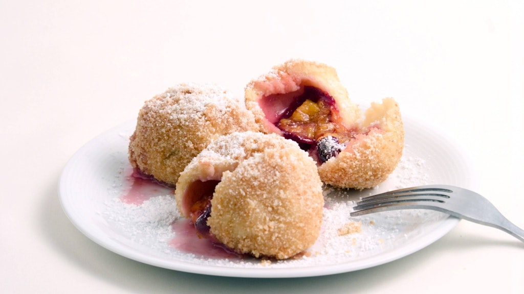 Leckere Zwetschgenknödel sind einfach ein Hochgenuss.