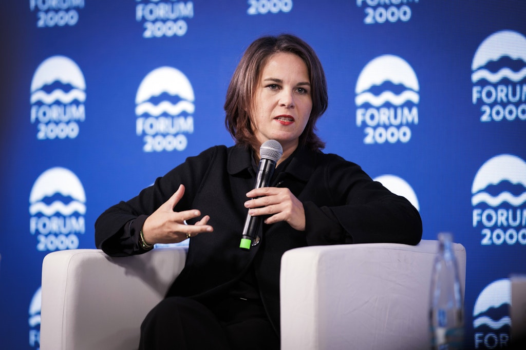 Bundesaußenministerin Annalena Baerbock (Grüne) spricht bei der Diskussion in Prag