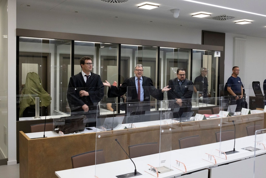 Viele Anwälte, sechs Angeklagte: Am Donnerstag begann der Prozess gegen die Drogen-Bande.