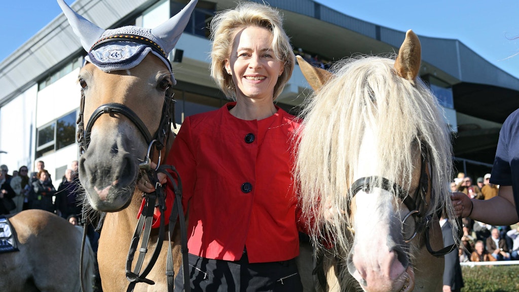 Ursula von der Leyen ist von Jugend an leidenschaftliche Reiterin, bestritt sogar Meisterschaften.