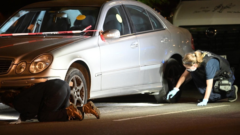 In Berlin-Gesundbrunnen wurden mehreren Schüssen aus einem fahrenden Auto abgegeben, ein Mann wurde schwerverletzt.
