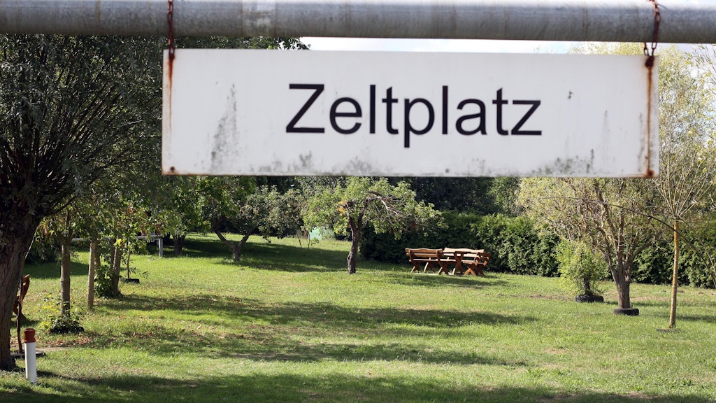 Auf dem Zeltplatz ist viel Platz. Die Angler kommen nicht, was sollen sie in der Oder auch angeln. 