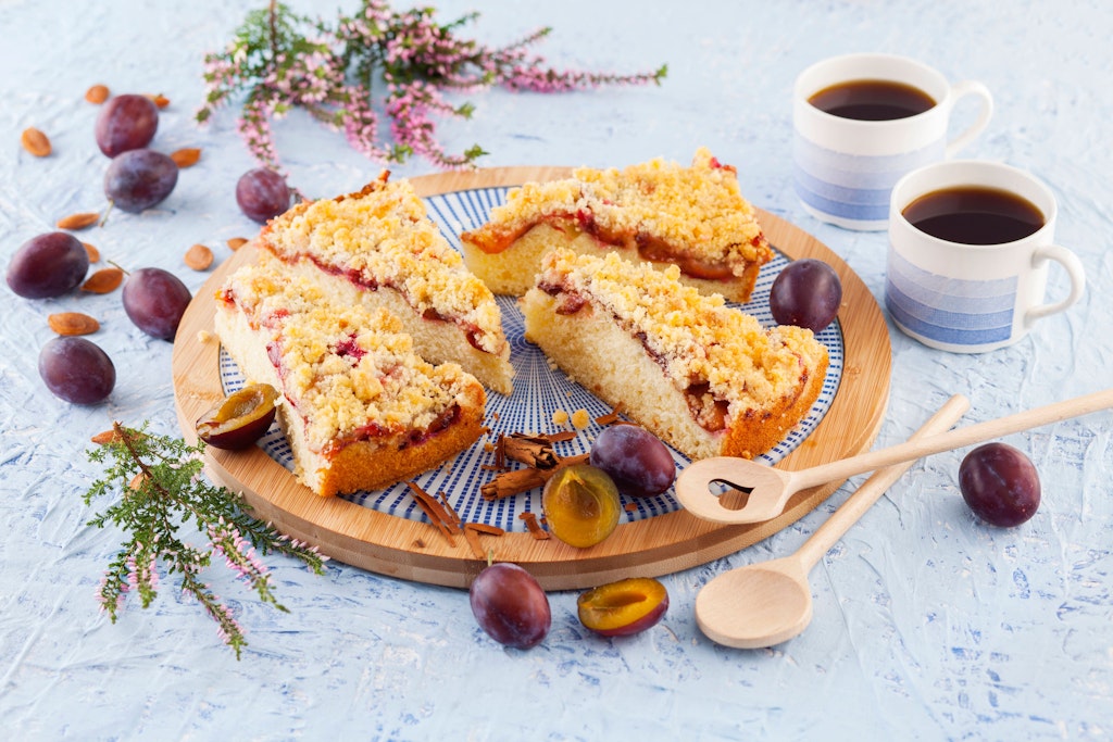 Innen weich, außen knusprig: Dieses Rezept für Pflaumenkuchen mit Streuseln sollten Sie unbedingt ausprobieren.