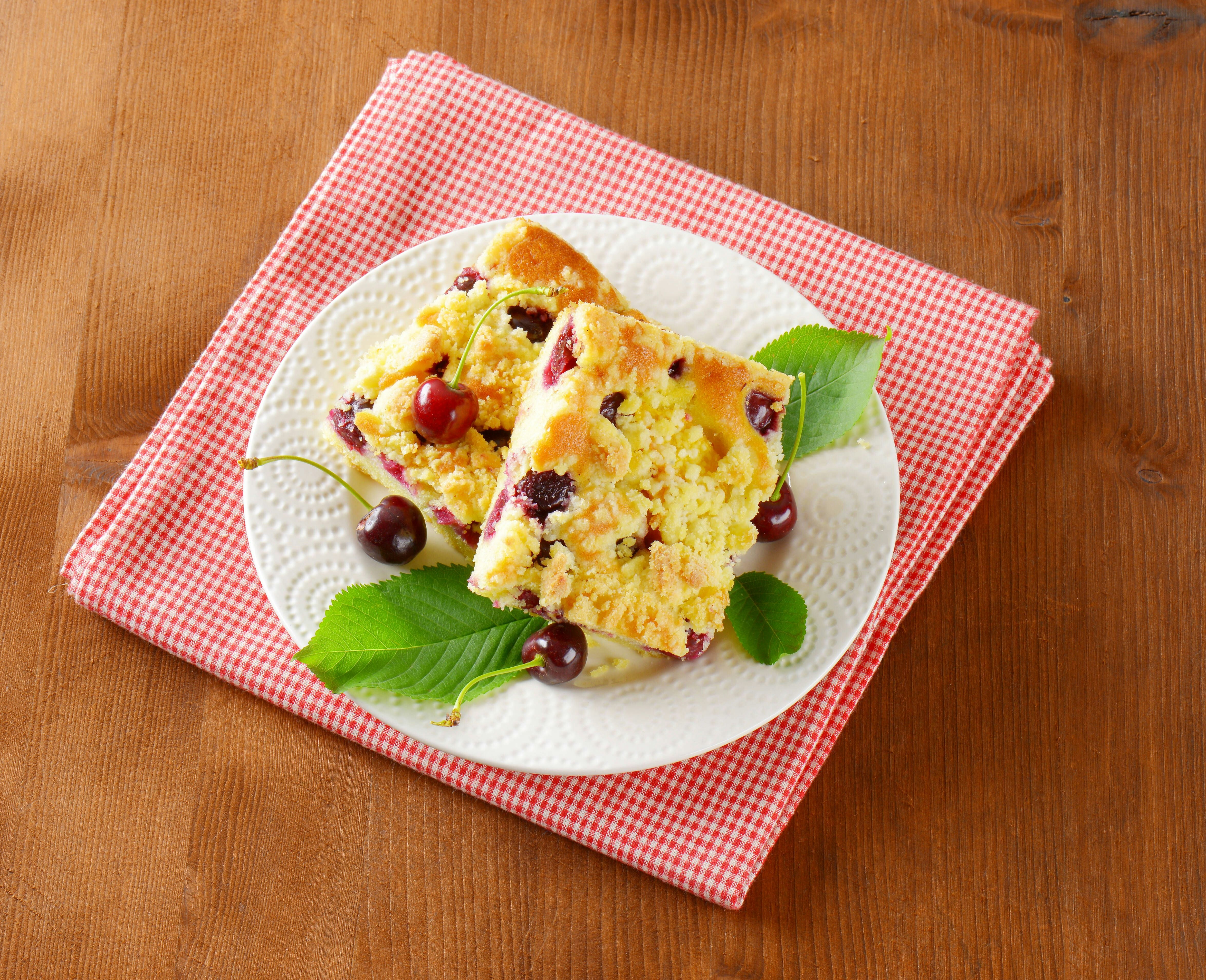 Blitz-Kuchen: Rezept für Kirsch-Streusel-Schnitten! So zart, buttrig ...