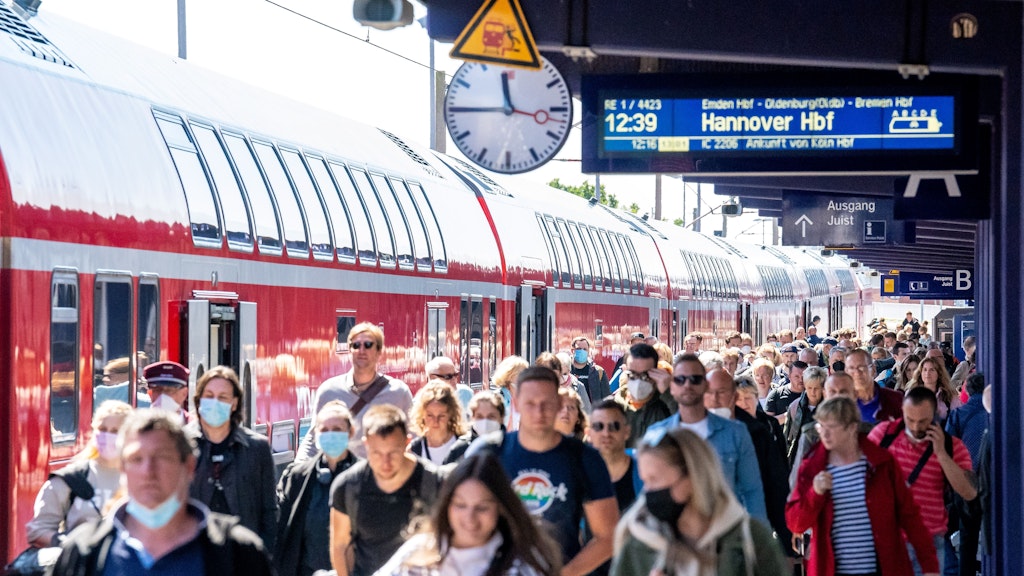 Zahlreiche Reisende nutzten das 9-Euro-Ticket - die Züge platzten aus allen Nähten.