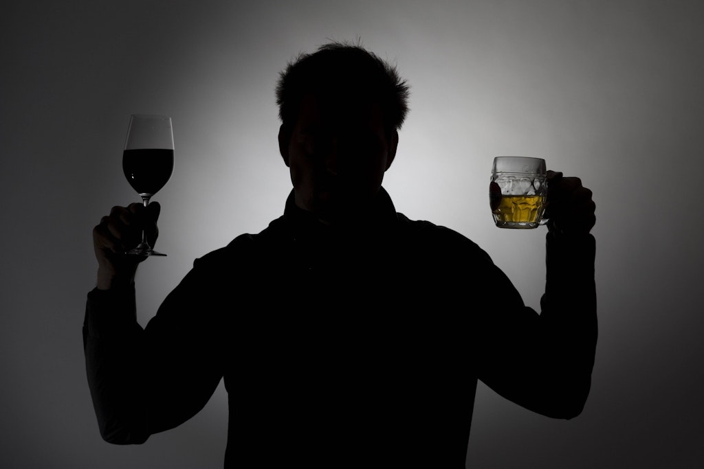 Wer täglich Wein oder Bier trinkt, läuft Gefahr, abhängig zu werden. Auch Paul aus Berlin ging es so.