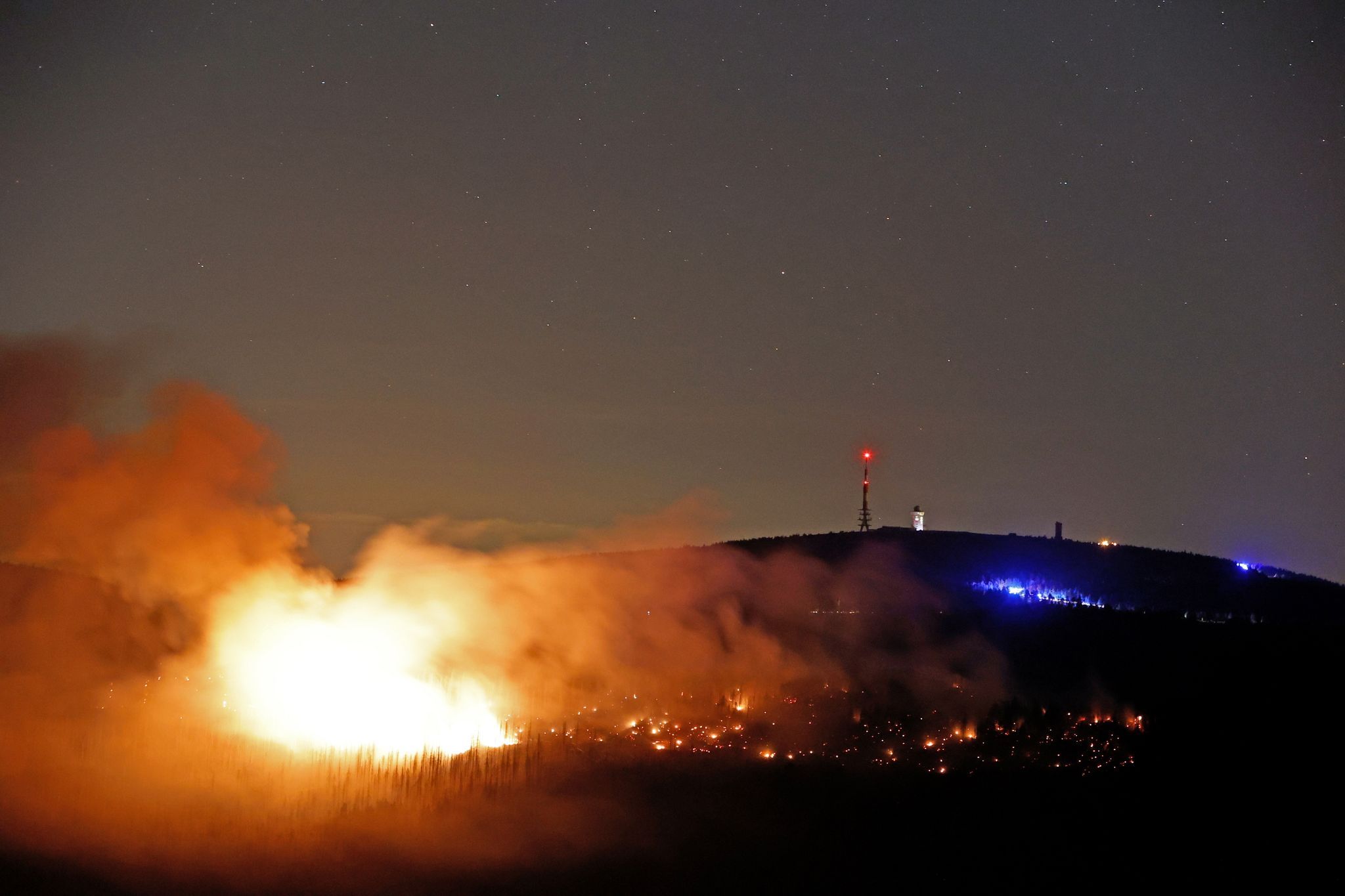 Katastrophenfall Ausgerufen: Waldbrand Am Brocken Im Harz Breitet Sich ...