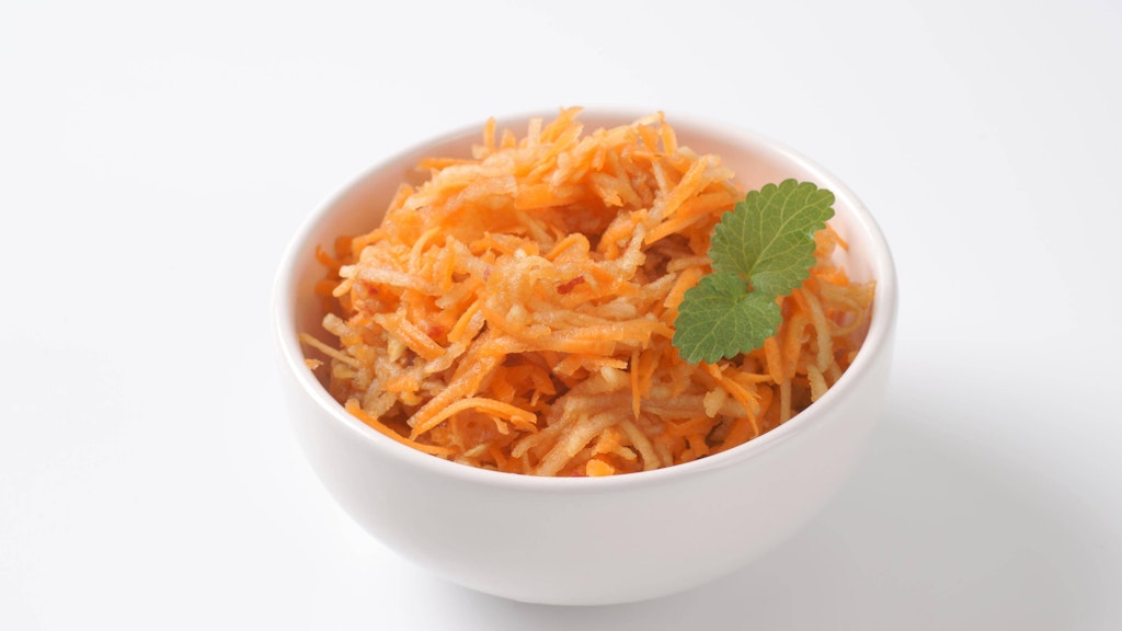 Diesen leckeren Rohkost-Salat kennt wohl jeder aus der Kindheit. Im Rezept verraten wir, wie Sie ihn ganz einfach herstellen können.