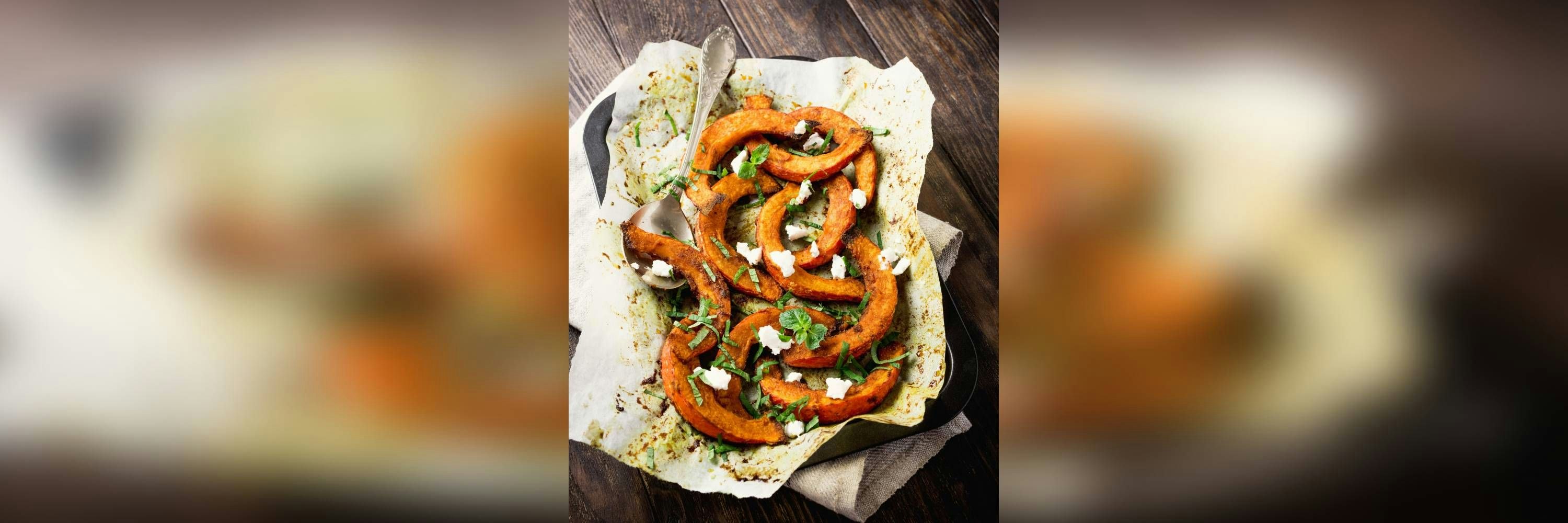 Schnell und einfach: Gebackener Kürbis mit Feta aus dem Ofen