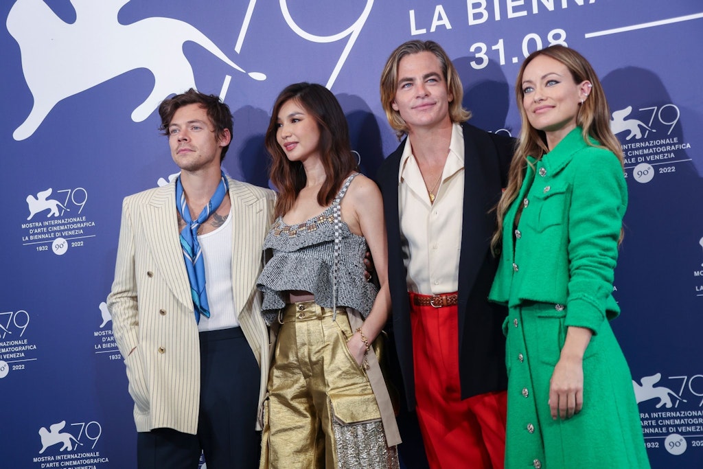 Harry Styles mit Gemma Chan, Chris Pine und Olivia Wilde beim Fototermin für den Film "Don't Worry Darling" bei den Filmfestspielen von Venedig. 