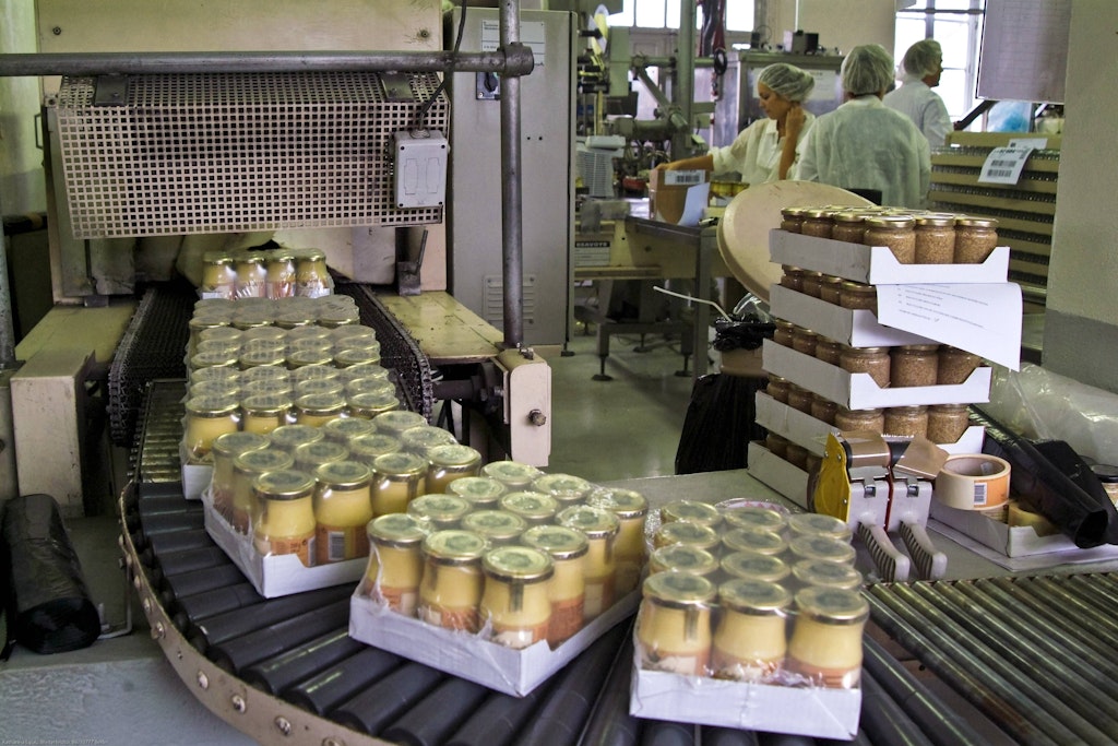 Senfproduktion in Burgund. In Frankreich werden Kunden angehalten, nur noch ein Glas Mostrich pro Einkauf zu erwerben. 