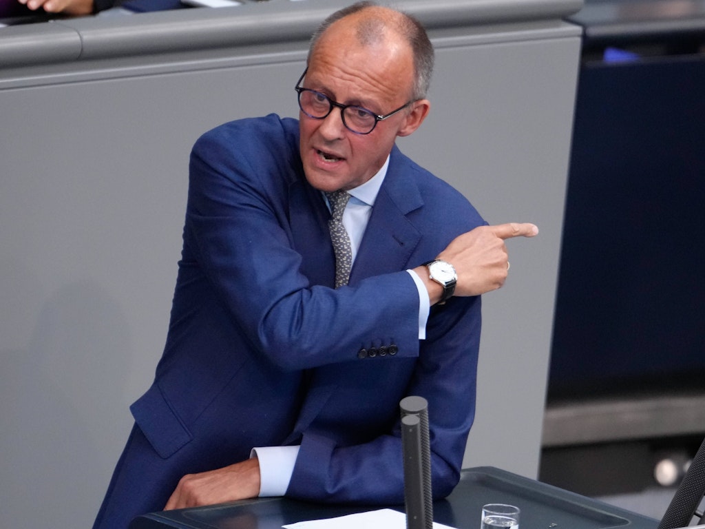 Unions-Fraktionschef Friedrich Merz griff nicht nur die Regierung an, sondern auch die AfD.