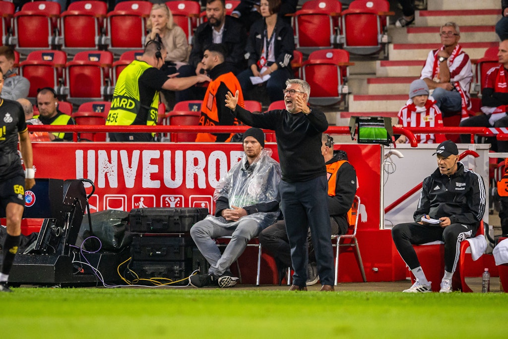 Trainer Urs Fischer regt sich über einen Fehler seiner Jungs auf. Vergeblich versuchte er, den 1. FC Union nach vorne zu peitschen. 