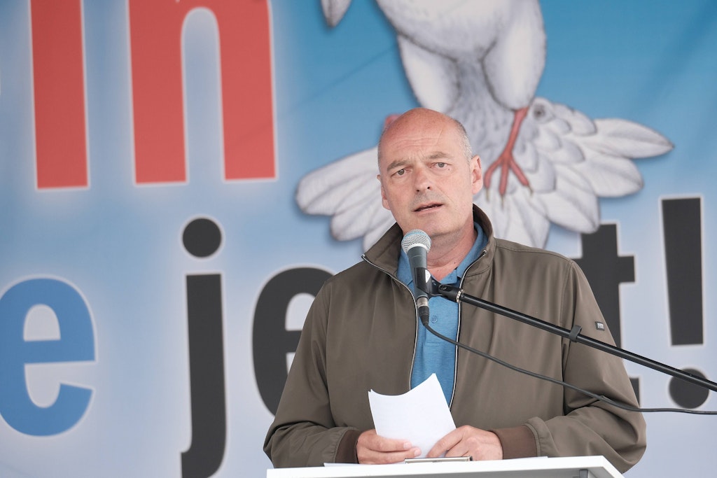 Ralph Niemeyer will in Russland eine „Exilregierung“ für Deutschland gründen und verhandelt dafür mit Putin-Leuten.