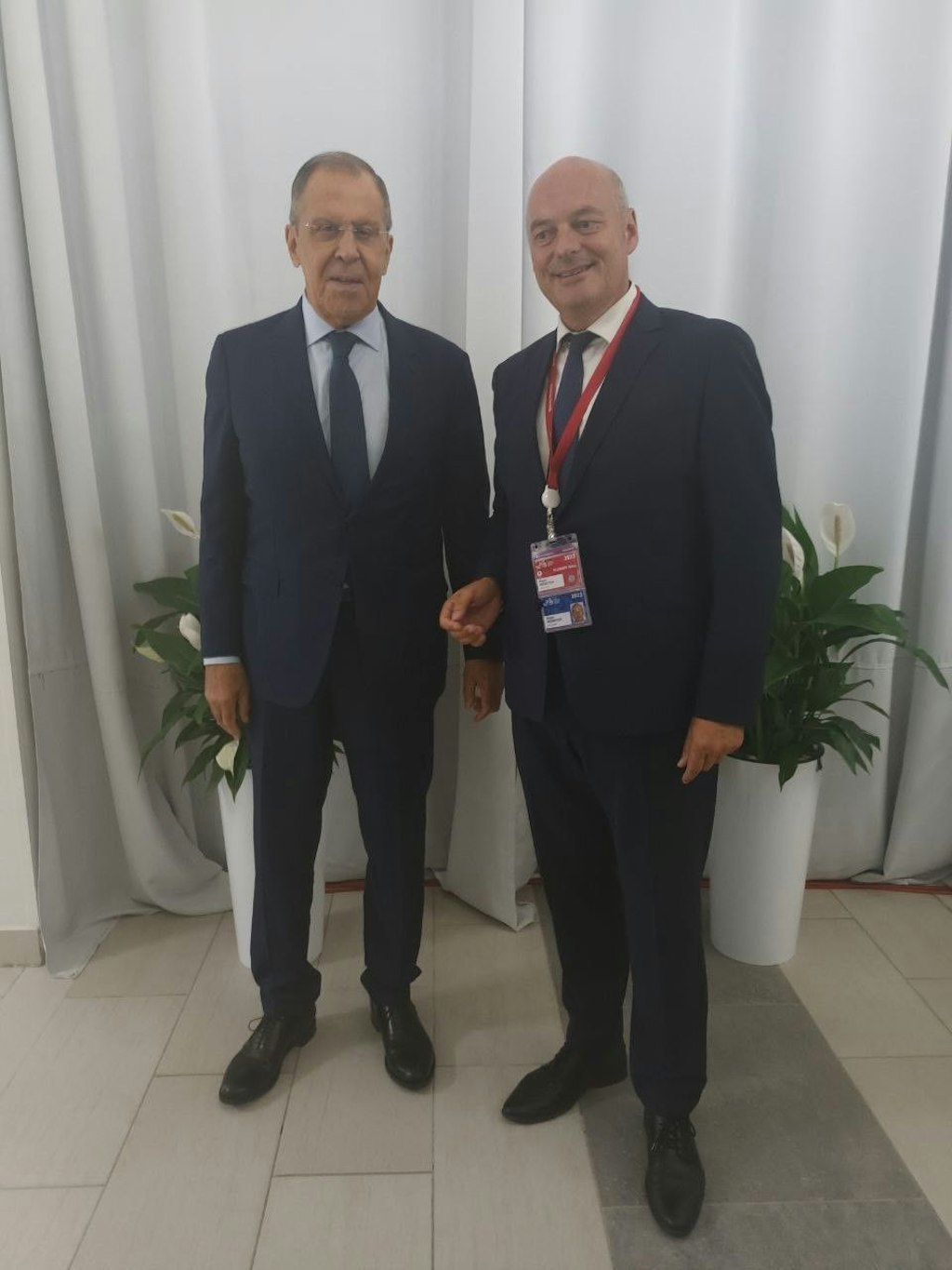 Sahra Wagenknechts Ex-Mann Ralph T. Niemeyer traf in Russland auch auf Außenminister Sergej Lawrow (l.).