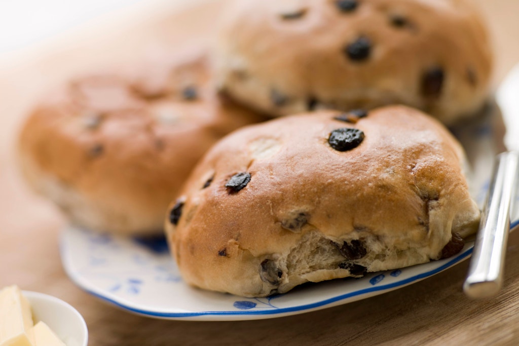 Das leckere Rezept für Rosinenbrötchen ist auch für Back-Anfänger geeignet.