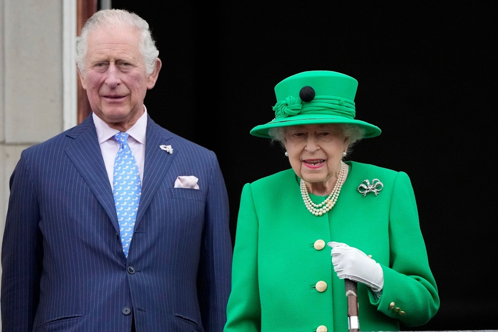 Die britische Königin Elizabeth II. und Charles, Prinz von Wales, bei den Feierlichkeiten zum Platinjubiläum der Queen. Charles ist nach dem Tod seiner Mutter nun König.