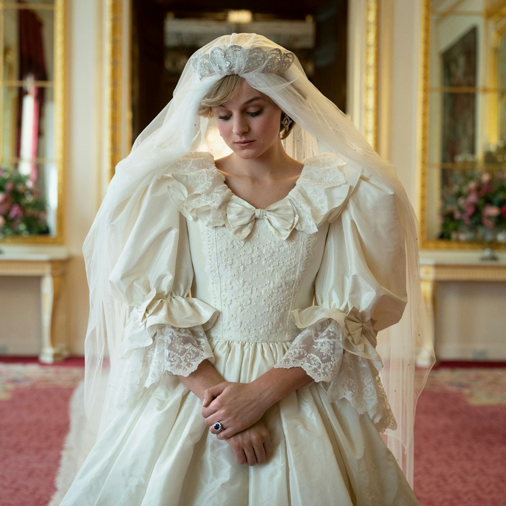 In Staffel 4 der Serie „The Crown“ heiratet Emma Corbin als Prinzessin Diana ihren Charles.