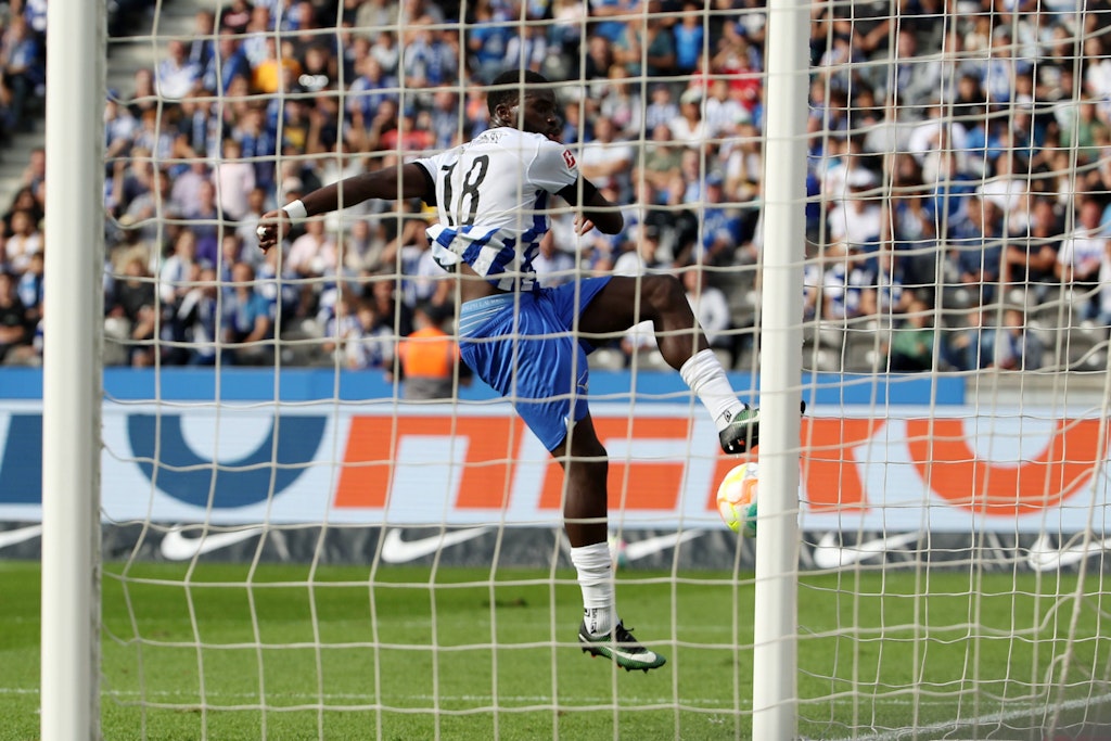 Hertha-Stürmer Wilfried Kanga hatte die beste Chance in der ersten Halbzeit gegen Leverkusen, scheiterte aus kürzester Distanz am Pfosten. 