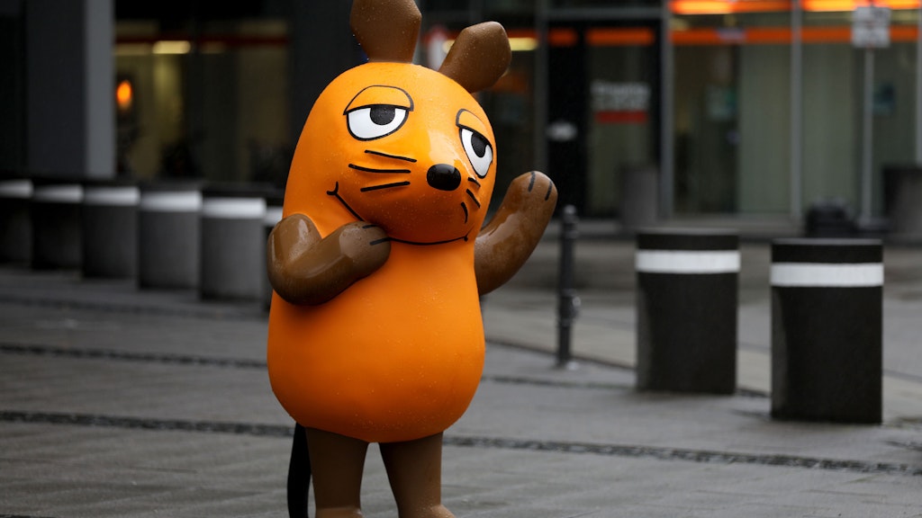 Ein Figur der Maus steht vor dem WDR in Köln. Vorbild war eine Figur aus einem Kinderbuch.