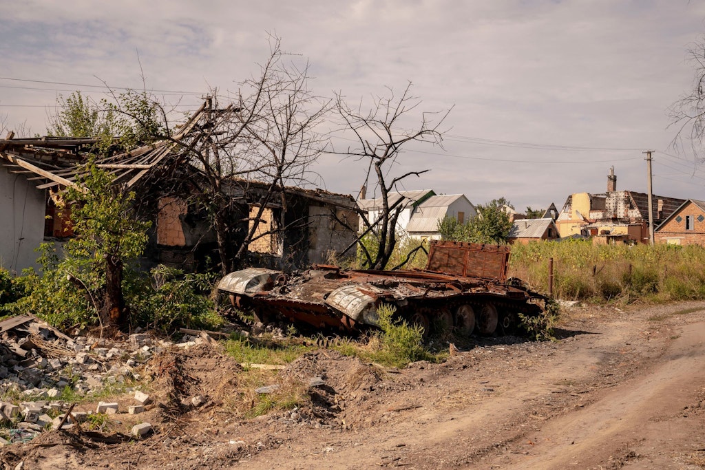Ein zerstörter russischer Panzer in der Nähe von Charkiw.