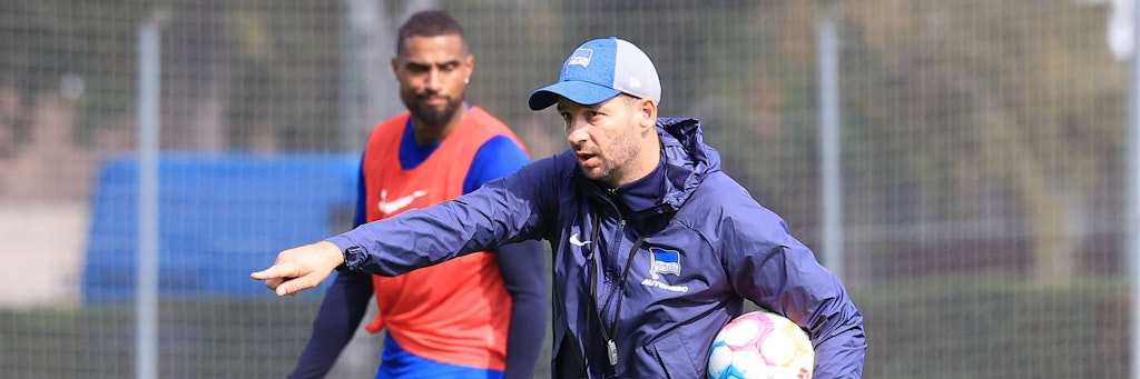 Hertha-Trainer Sandro Schwarz macht nicht nur seinen Spielern Ansagen, sondern vor dem Spiel in Mainz auch seinen Freunden.