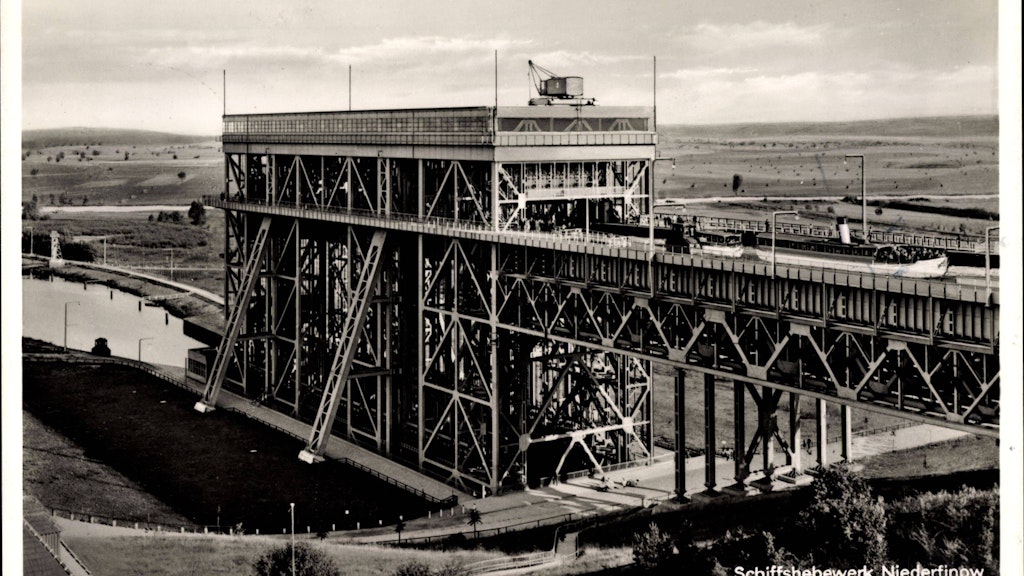 Niederfinow in Brandenburg. Historische Ansicht auf das von 1926 bis 1934 erbaute Schiffshebewerk. Es ist heute noch in Betrieb. 