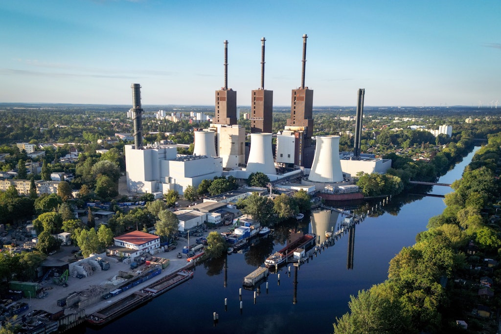 Blick auf das Erdgas-Heizkraftwerk von Vattenfall in Lichterfelde: Droht auch den Berlinern ein Strompreisschock?