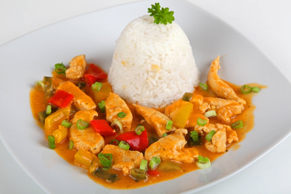 Einfach köstlich! Hühnchen Stroganoff ist schnell zubereitet - Sie werden das Rezept immer wieder machen, wenn Sie es einmal ausprobiert haben.