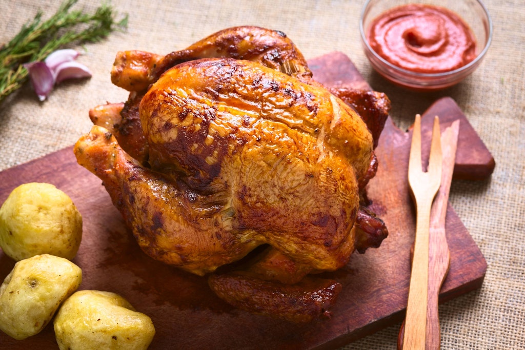 Mit diesem Rezept schmeckt das Grillhähnchen wie frisch vom Stand.
