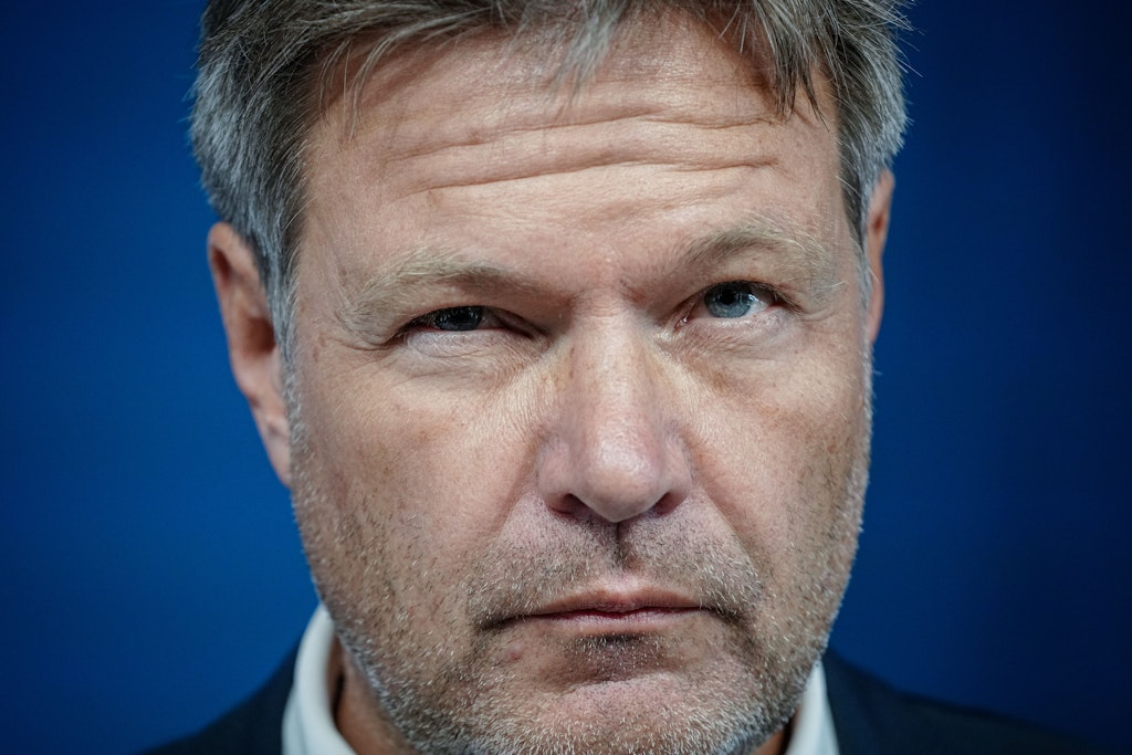 Sorgenfalten wegen der Gasumlage: Wirtschaftsminister Robert Habeck.