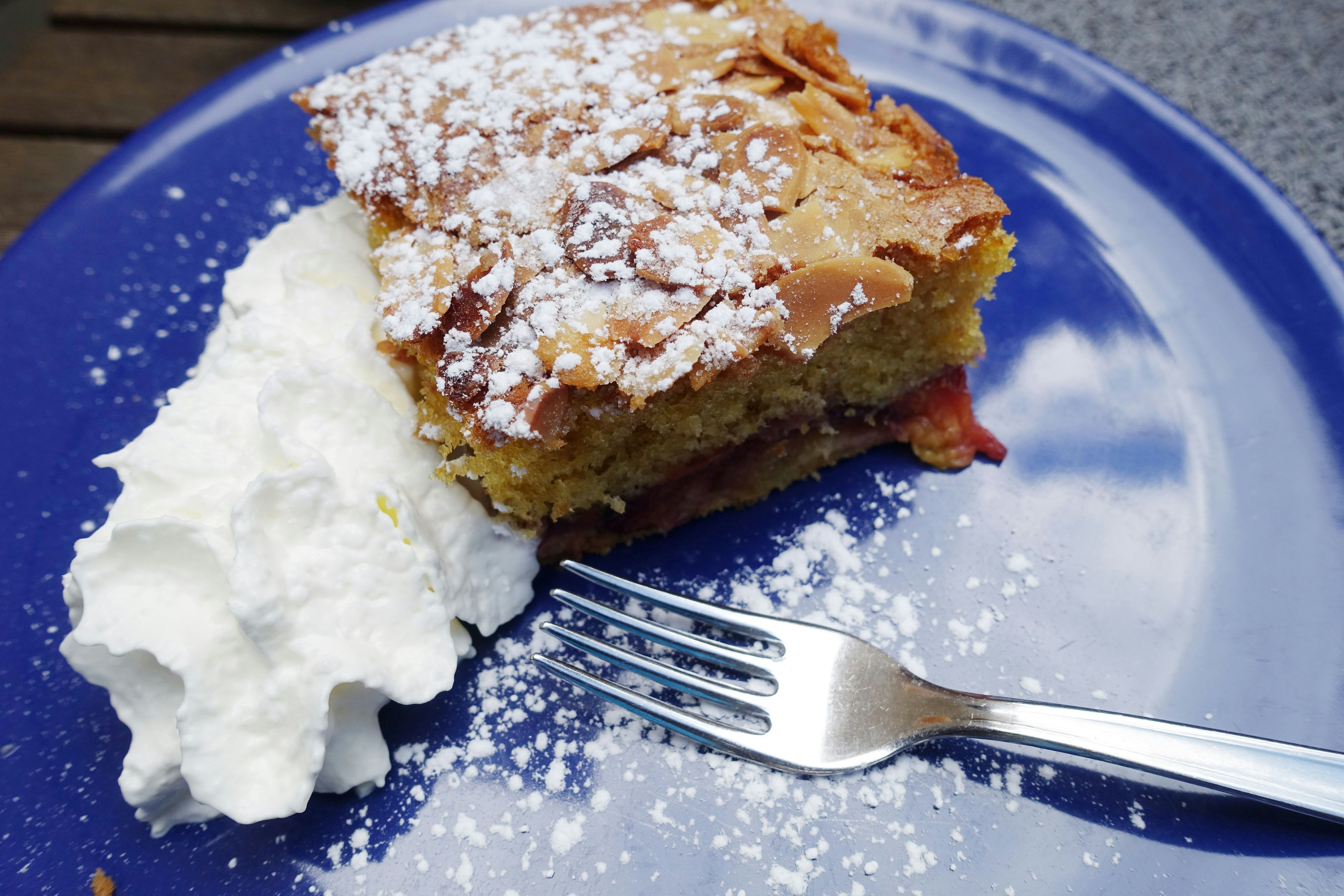 Pflaumenkuchen mal ganz anders: Die Mandeldecke macht ihn so ...