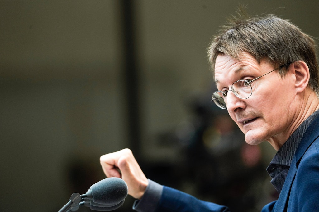 Berlin: Bundesgesundheitsminister Karl Lauterbach, SPD. Das Gesundheitsamt Berlin Mitte prüft, ob seine Corona-Quarantäne korrekt beendet wurde. 