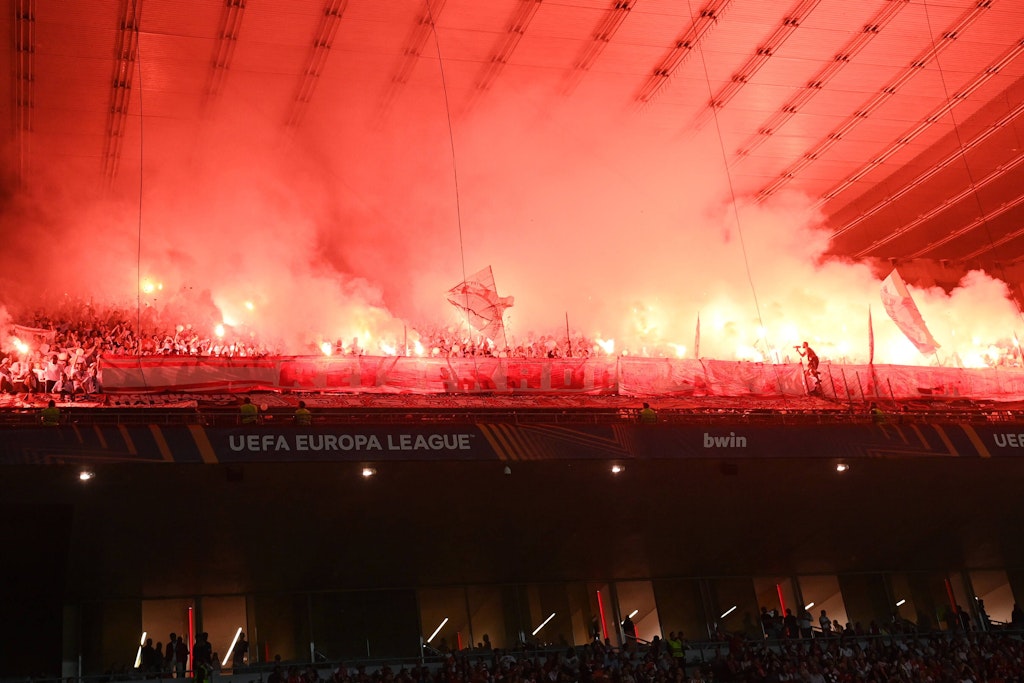 Und dann wurde es hell im Union-Block! Die Fans der Eisernen veranstalten in Braga eine Pyro-Show.
