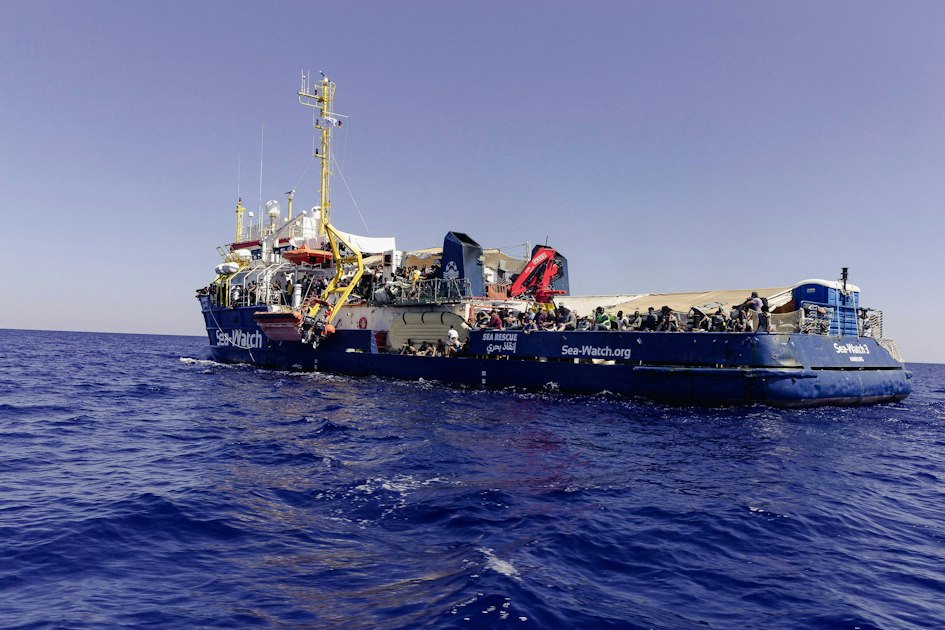 Seenotrettung auf dem Mittelmeer immer schwieriger: Schiff mit 428 ...