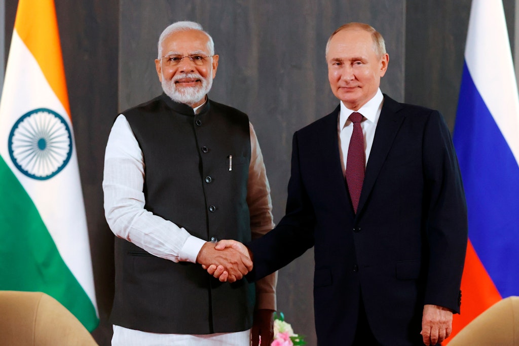 Narendra Modi und Wladimir Putin beim Treffen in Usbekistan. 