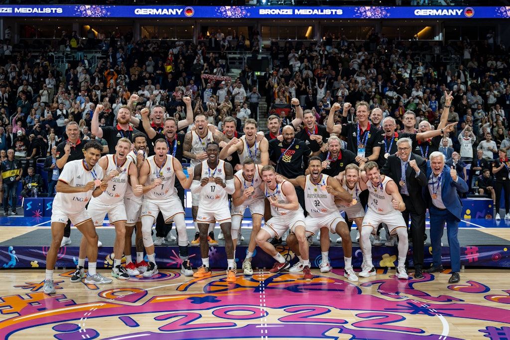 Die deutschen Basketballer gewinnen gegen Polen die Bronzemedaille. 
