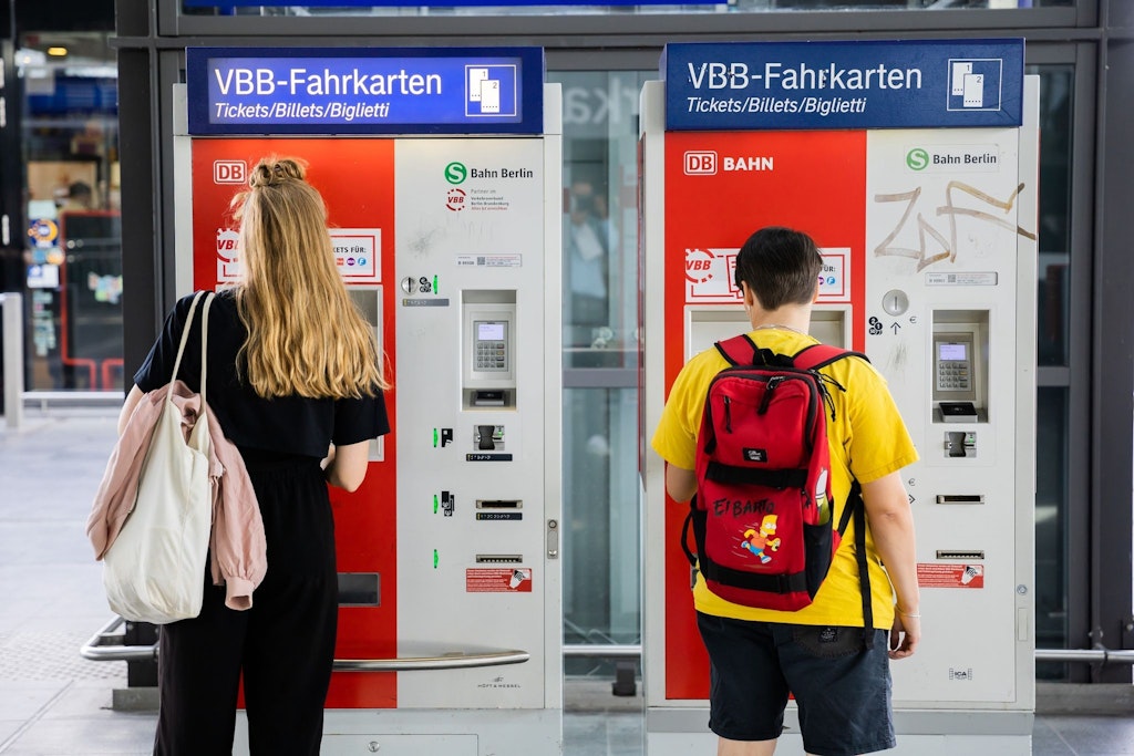 Fahrkarten für den Nahverkehr zum Günstig-Preis? Brandenburg ist gegen einen Nachfolger für das 9-Euro-Ticket.