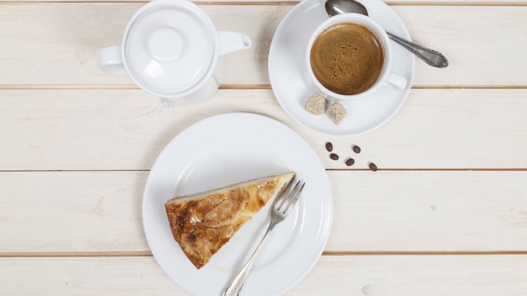 Dieser Apfelkuchen ist ein Kracher auch für Ihre Kaffee-Tafel.