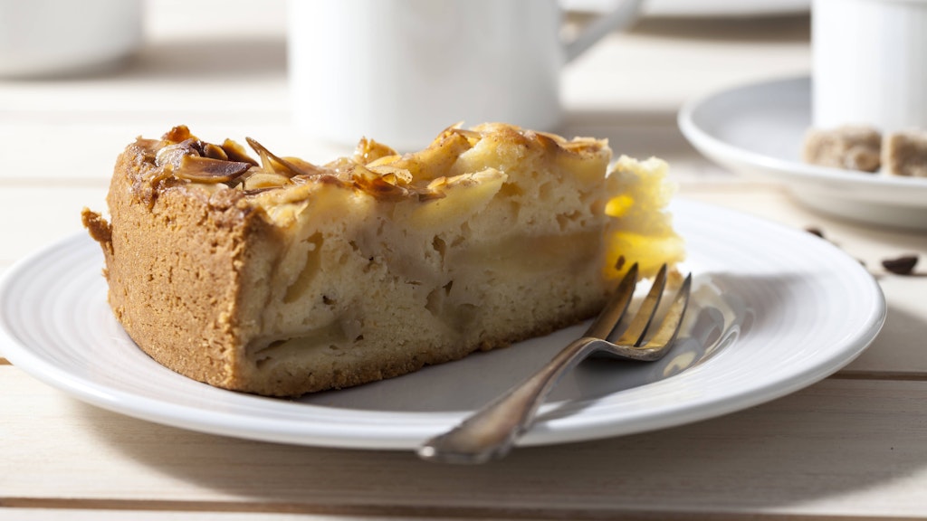 Der feine Apfel-Schmandkuchen aus Omas Rezeptbuch begeistert jeden.
