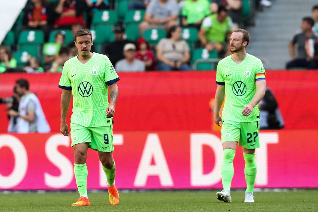 Wolfsburg-Kapitän Maximilian Arnold (r.) ist genervt vom Dauerthema Max Kruse und attackiert den Ex-Star des 1. FC Union. 