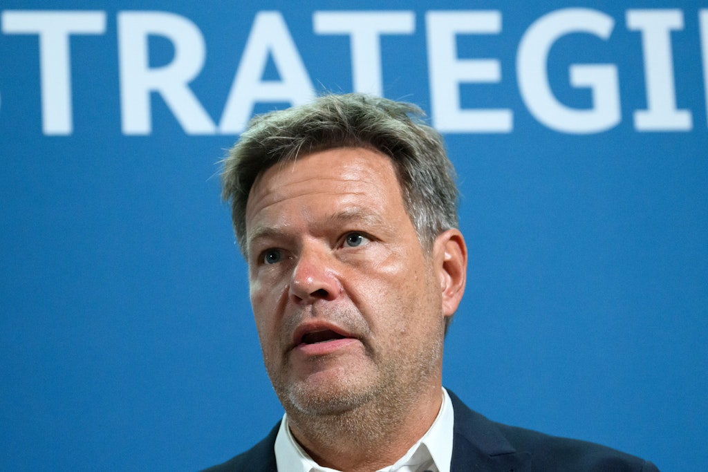 Wirtschaftsminister Robert Habeck (Grüne) hält vorerst an der Gasumlage fest. Langfristig ist diese Frage aber offen.